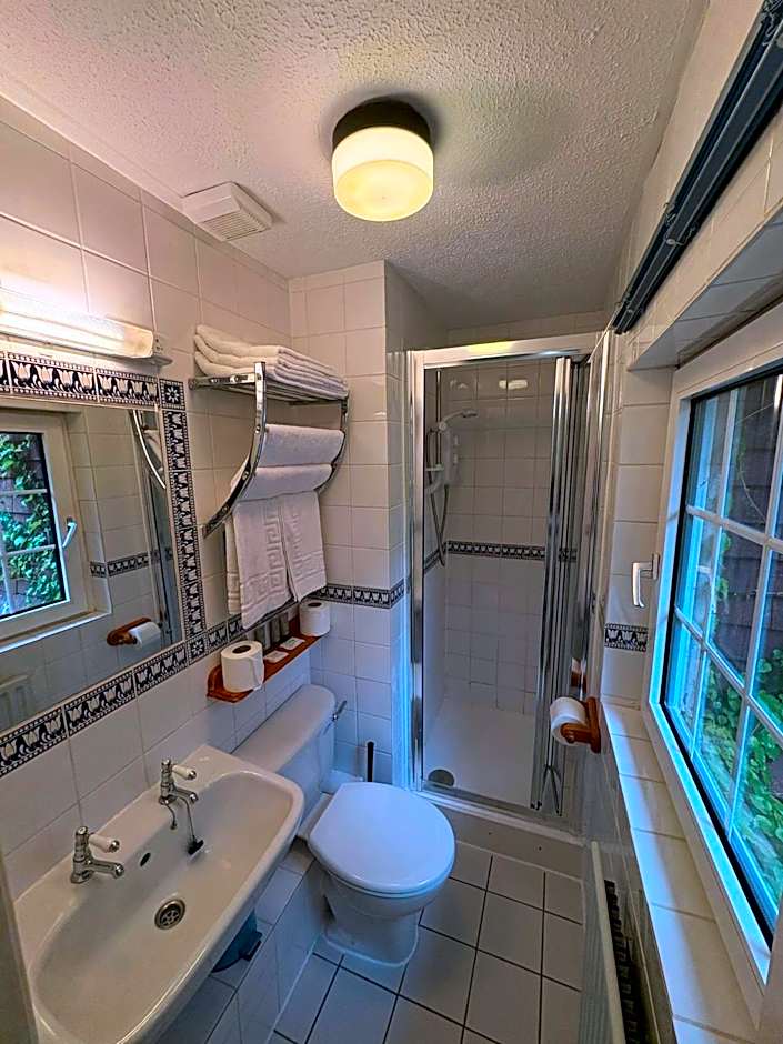 Trivelles Waterhall Country Gatwick Hotel & airport parking