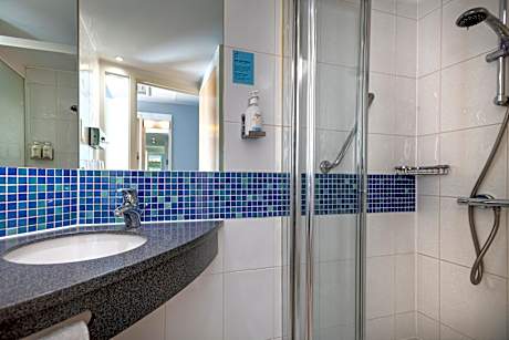 2 Twin Standard with Free Hot Breakfast