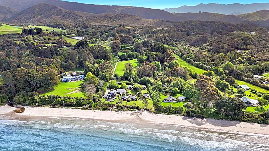 Adrift In Golden Bay- Absolute Beachfront Villas