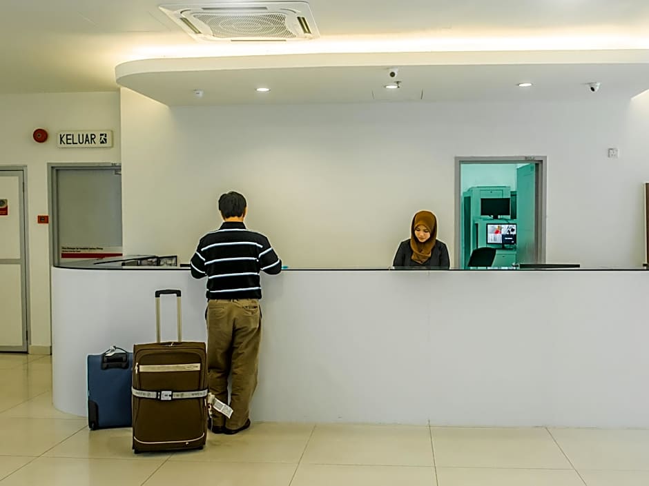 Tune Hotel KLIA Aeropolis (Airport Hotel)