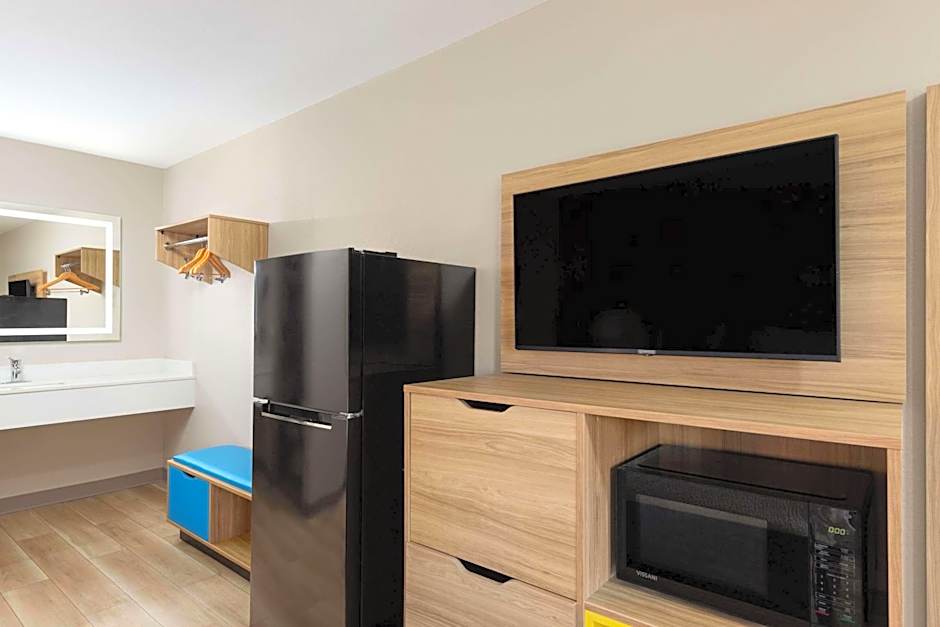 Days Inn by Wyndham Helen