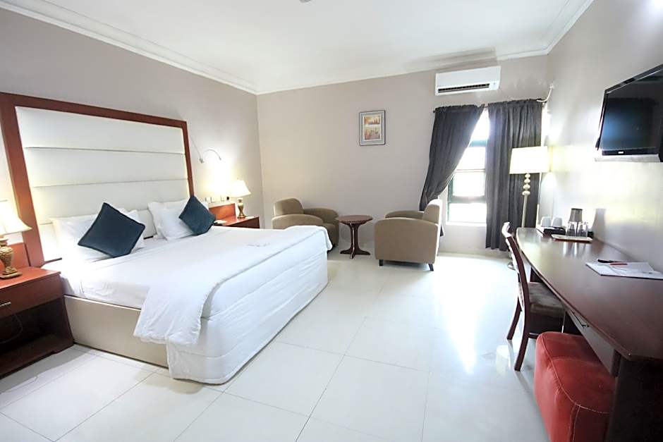 Denis Hotel