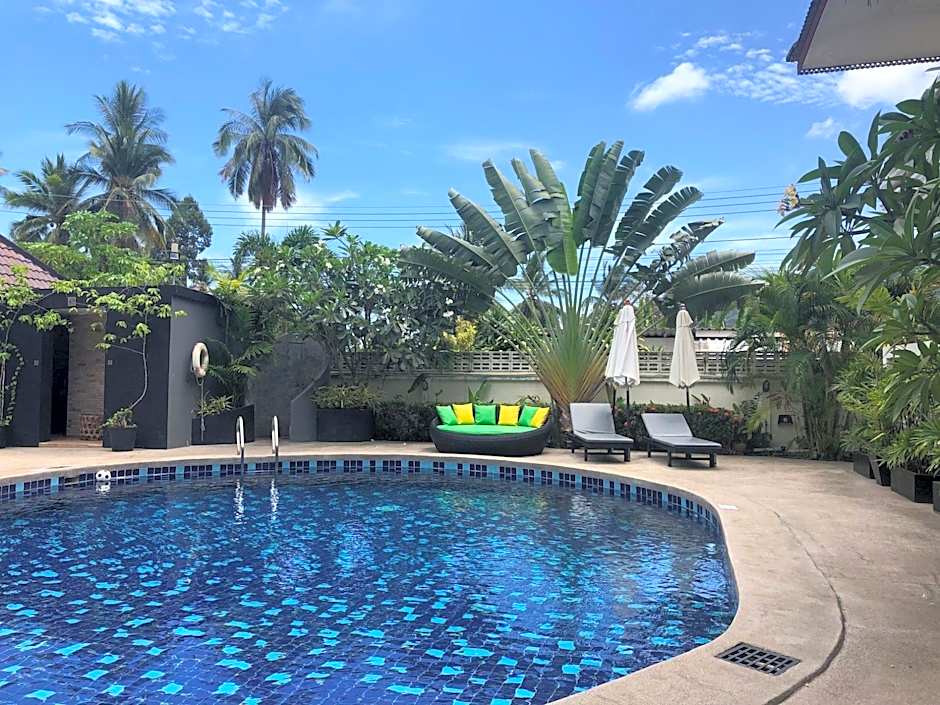 Tropical Palm Resort.