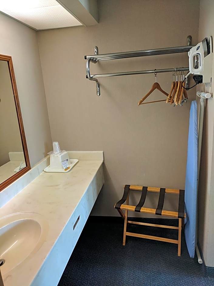 Days Inn by Wyndham Seguin TX