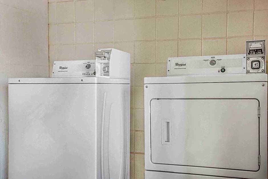 Days Inn by Wyndham Spartanburg Waccamaw