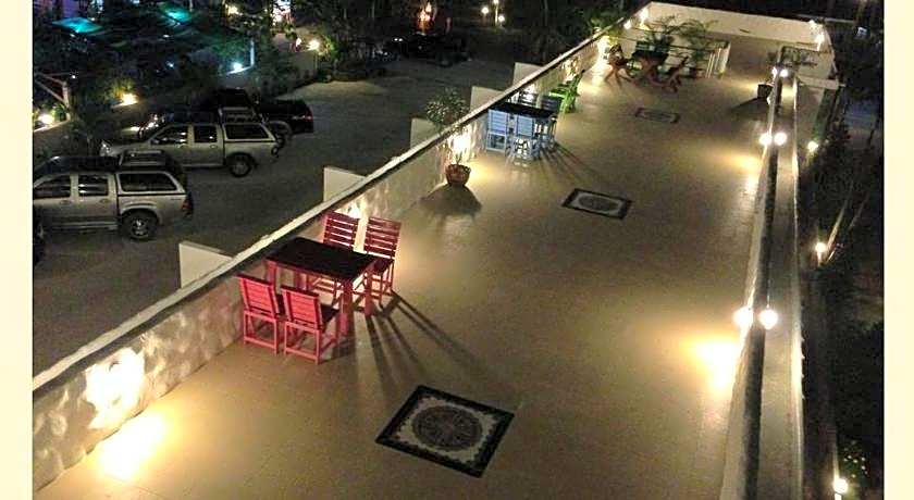 Baan Chom Jan Suan Phung