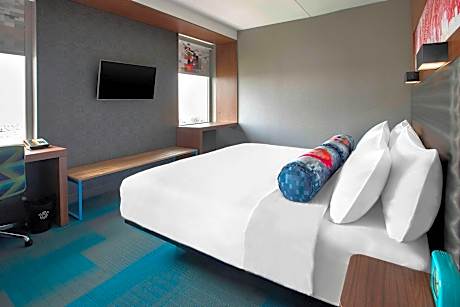 Aloft Room 1 King Bed