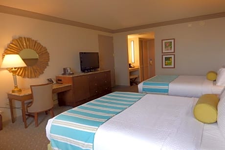 Queen Room with Two Queen Beds - Bayou View - Disability Access - W/Roll In Shower