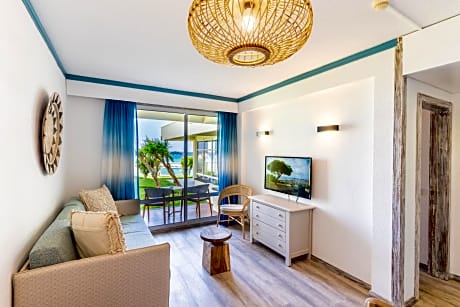 One-Bedroom Apartment with Sea View