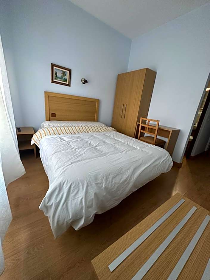 Hostal agripino y Restaurante asiático
