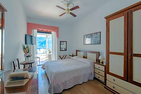 Superior Double Room with Lake View