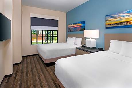 One Bedroom Kitchen Suite with Two Queen Beds and Sofa Bed