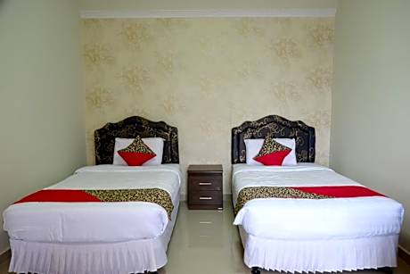 Standard Twin Beds Room