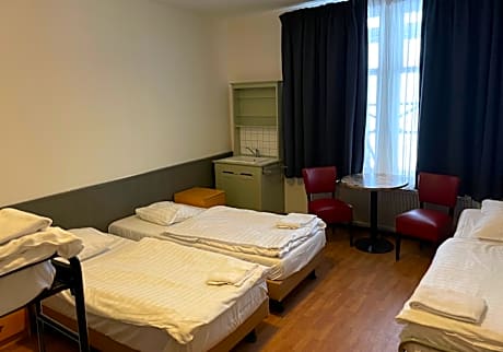 5 people room with shared facilities