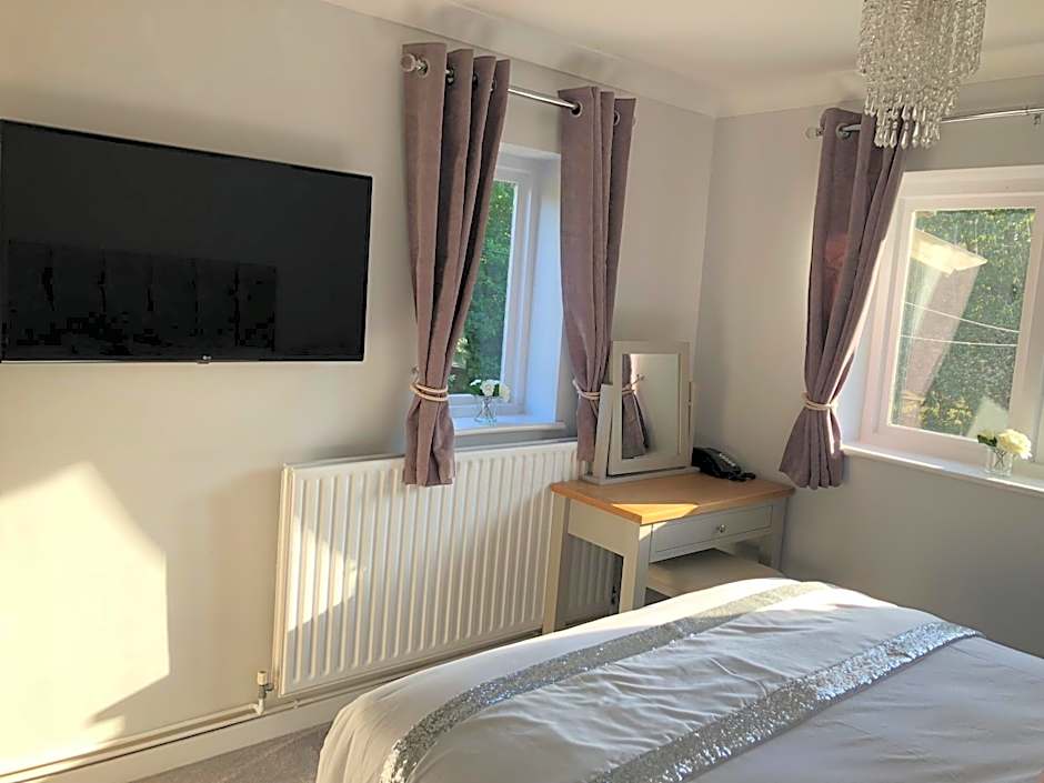 Old Hunters Lodge Whipsnade Limited