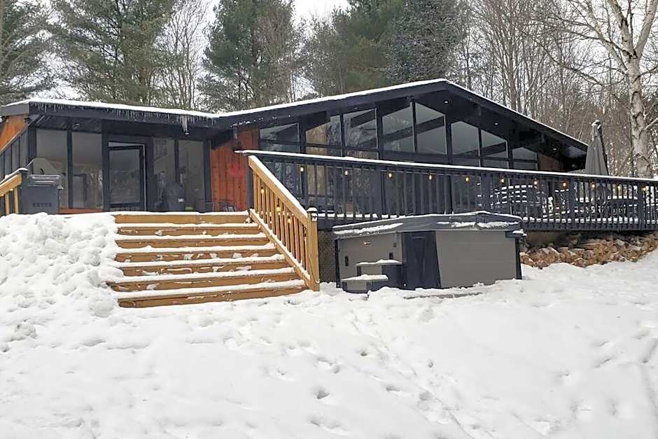 Red Cedar Chalet on Brady Lake