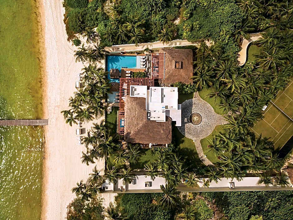 Azul Villa Esmeralda, by Karisma