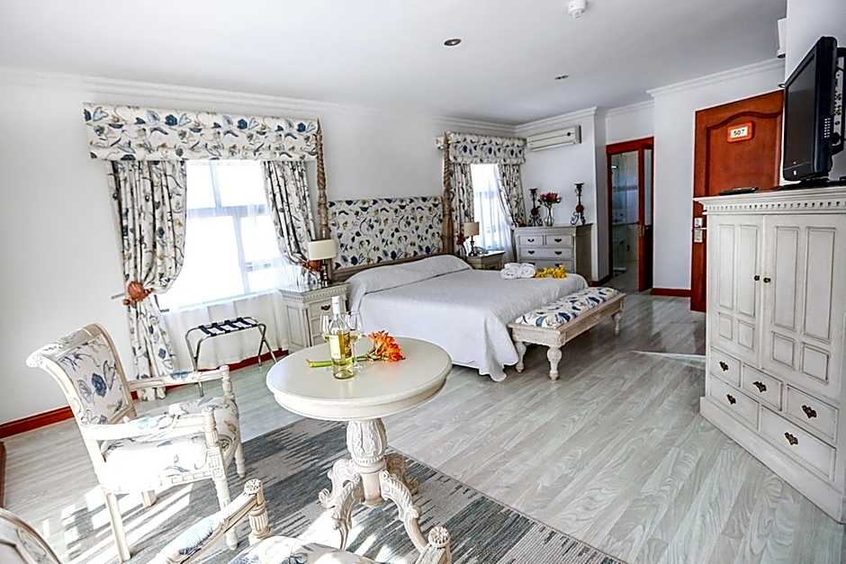 Misty Waves Boutique Hotel