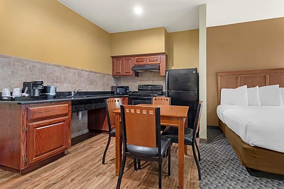 Best Western Plus Shamrock Inn & Suites