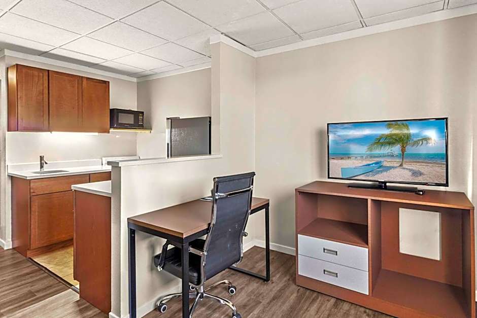 Quality Inn & Suites Green Bay Downtown