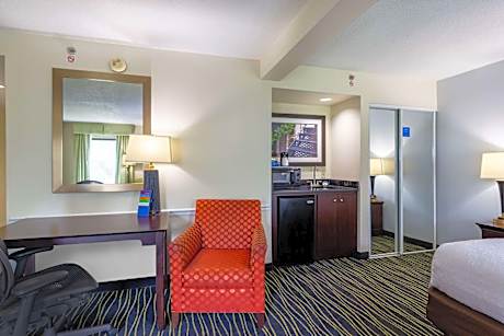 1 King W/Sofabed/Microwv/Fridge/Wetbar Ns