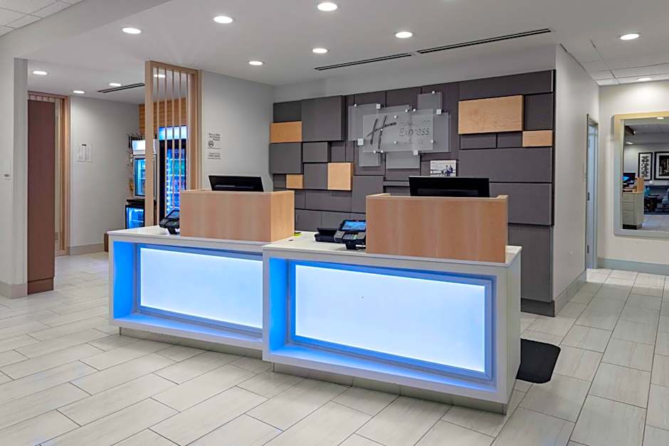 Holiday Inn Express And Suites Wilmington West - Medical Park By IHG