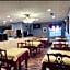 Super 8 by Wyndham White Hall
