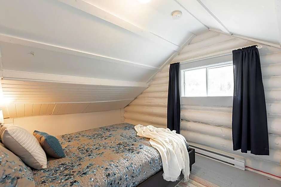 Chalet du Village - Rustic charm, lake - beach access