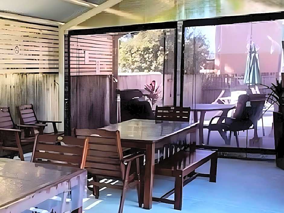 Garden City Motor Inn