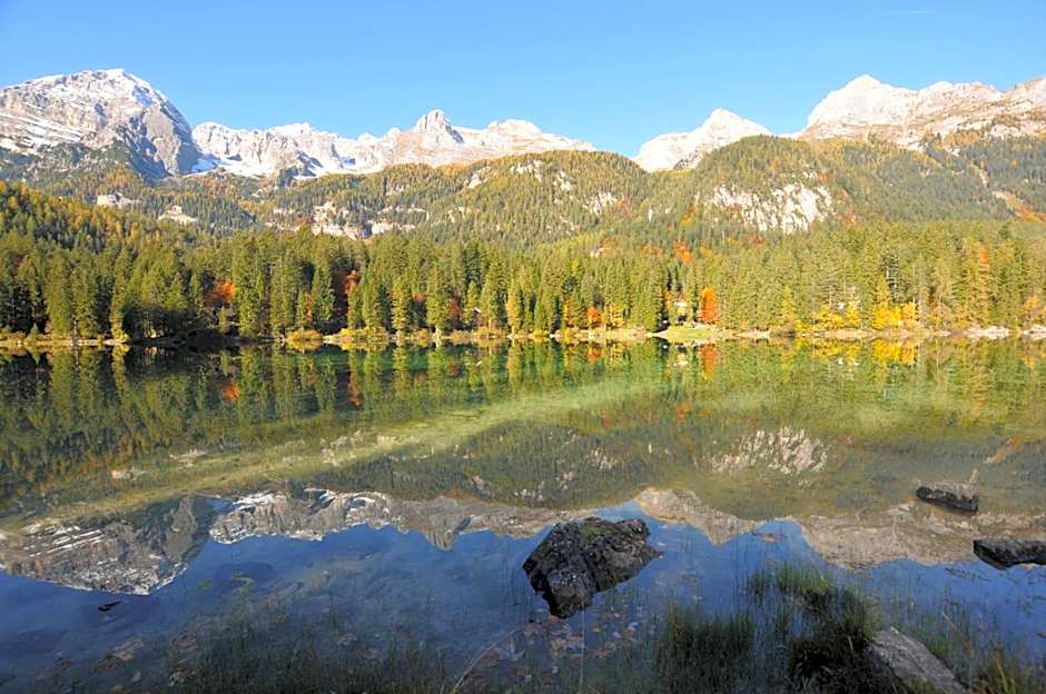 Chalet Tovel - Mountain Lake