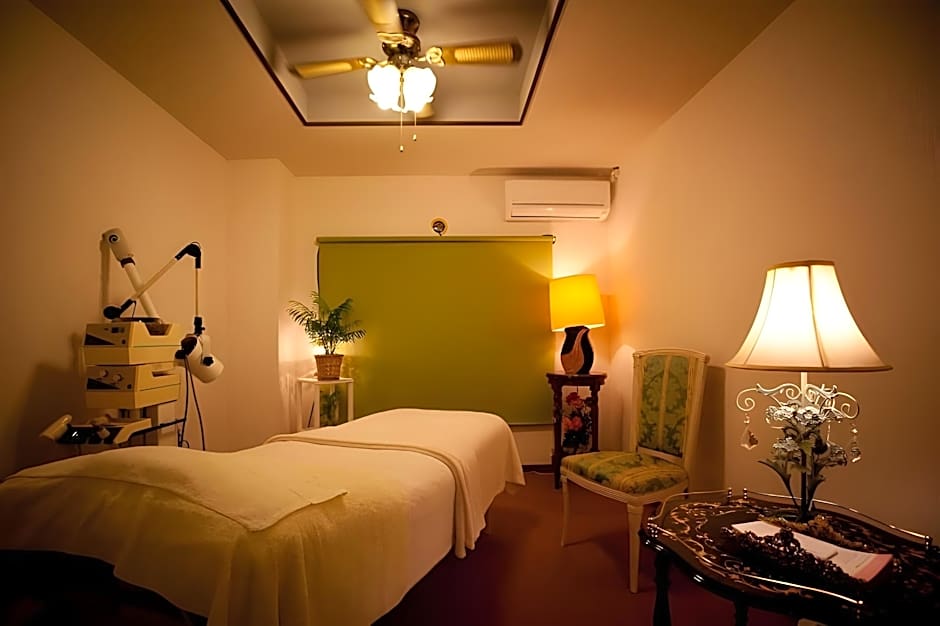 Izu Ippeki lake lakeside terrace