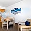 Beach House Inn & Suites
