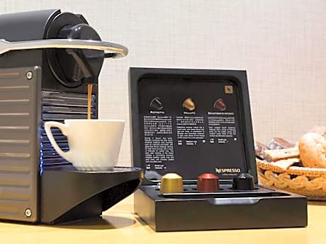 Executive Queen Room with Lounge Access