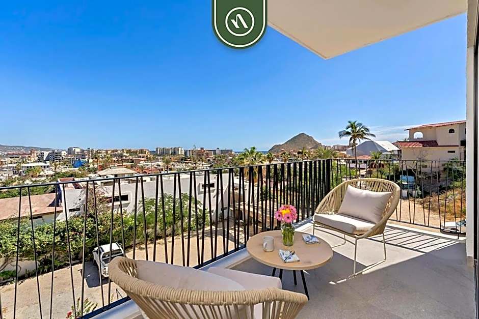 Amazing 2BR Condo with Terrace Overlooking the Marina