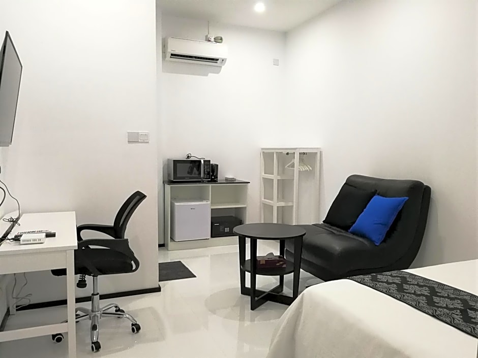 YAMA HOTEL & ROOFTOP BAR