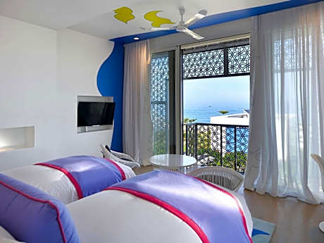 Luxury Room, 2 Twin Beds, Pool View, Private Terrace