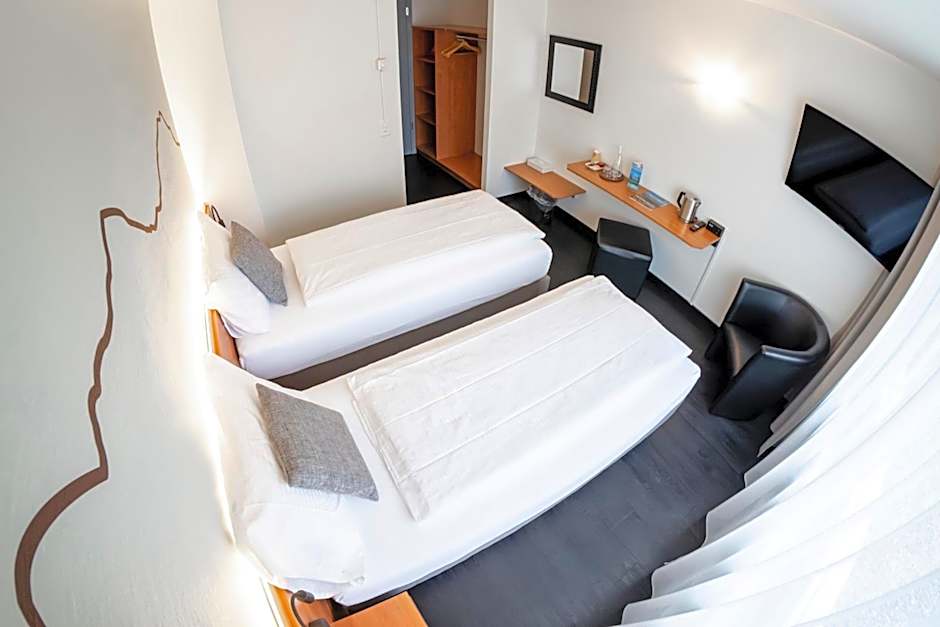 Hotel Merkur - West Station