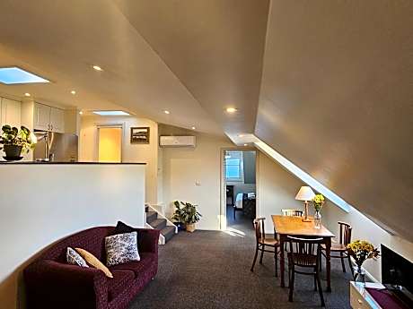 Two-Bedroom Apartment with Mountain View