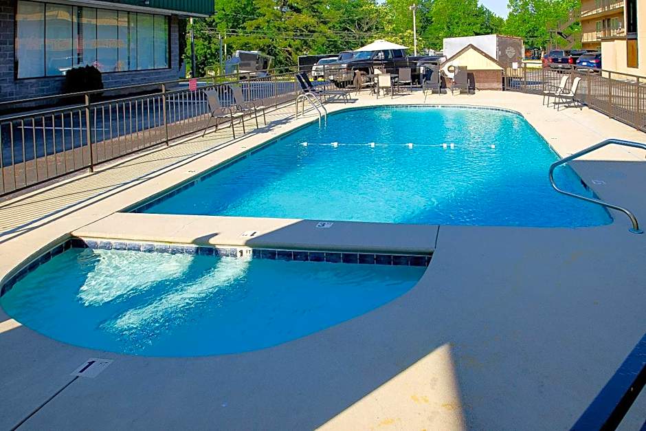 Tennessee Mountain Lodge Riverside by OYO