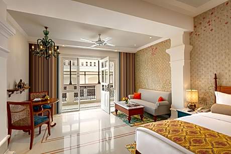 Deluxe Room King Bed Courtyard View