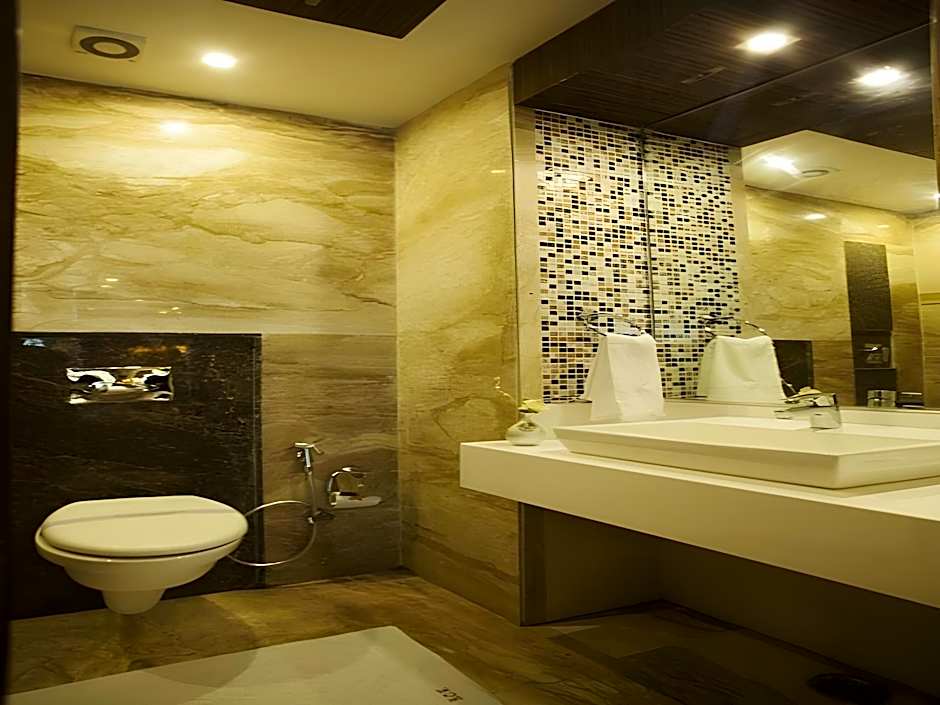 HOTEL DELHI 55 @ NEW DELHI RAILWAY STATION                                                      