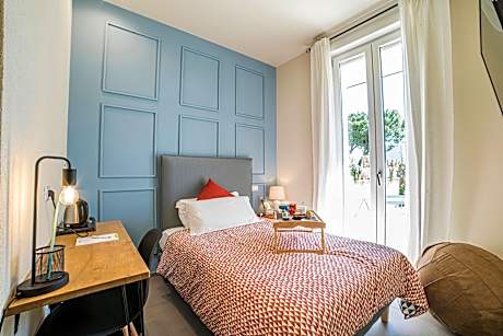 Single Room (Semi-double Bed)