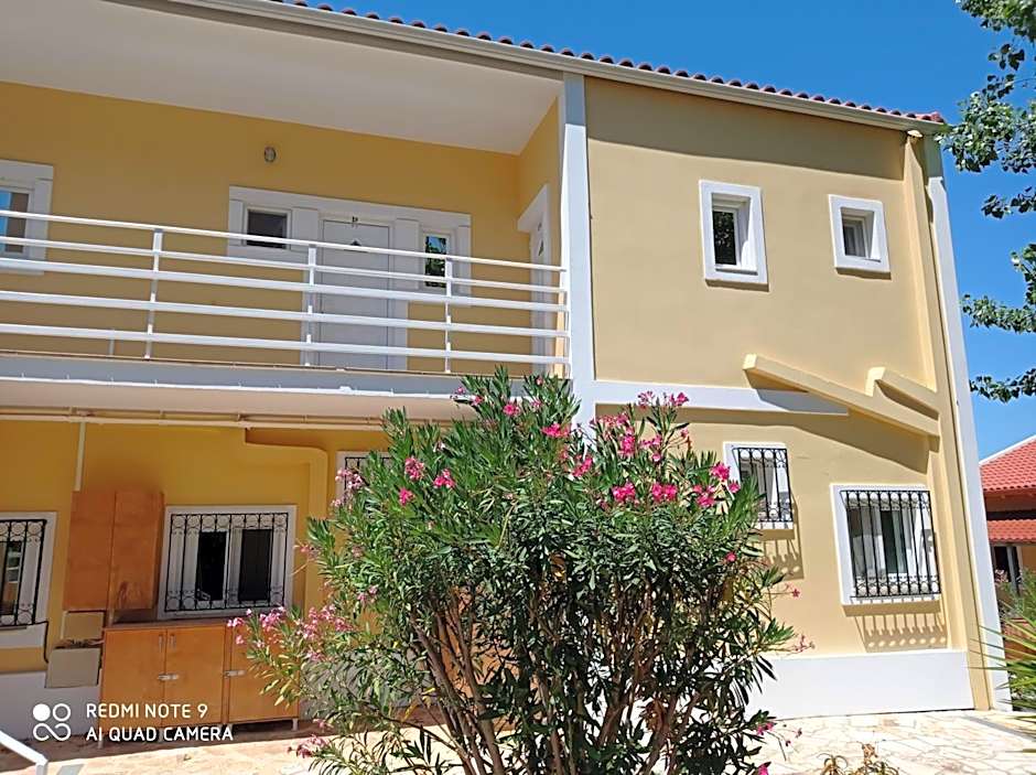 Summer Garden Αpartments & Studios