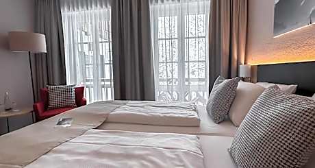 Standard Room with One Double Bed and One Single Bed - Balcony/Separate Building