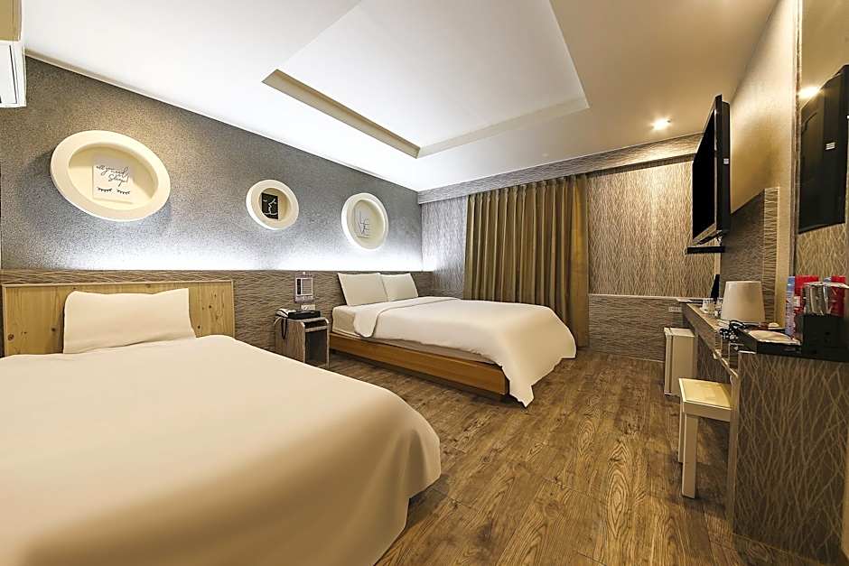 Hotel M story
