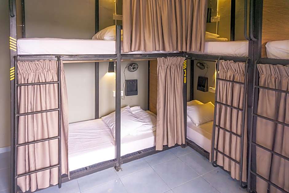 Traveller Bunker Hostel 1