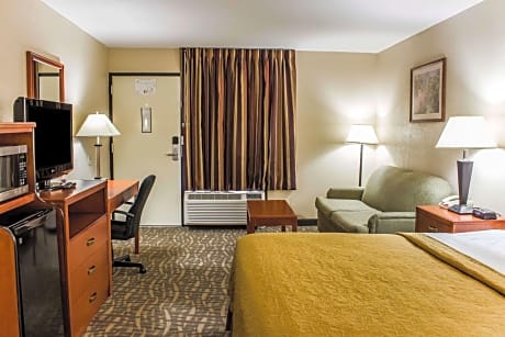 1 King Bed, Nonsmoking