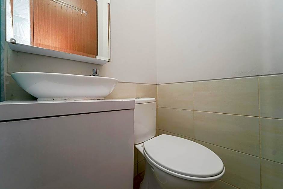 RedLiving Apartemen Transpark Juanda - Frams Properti Tower Jade with Netflix