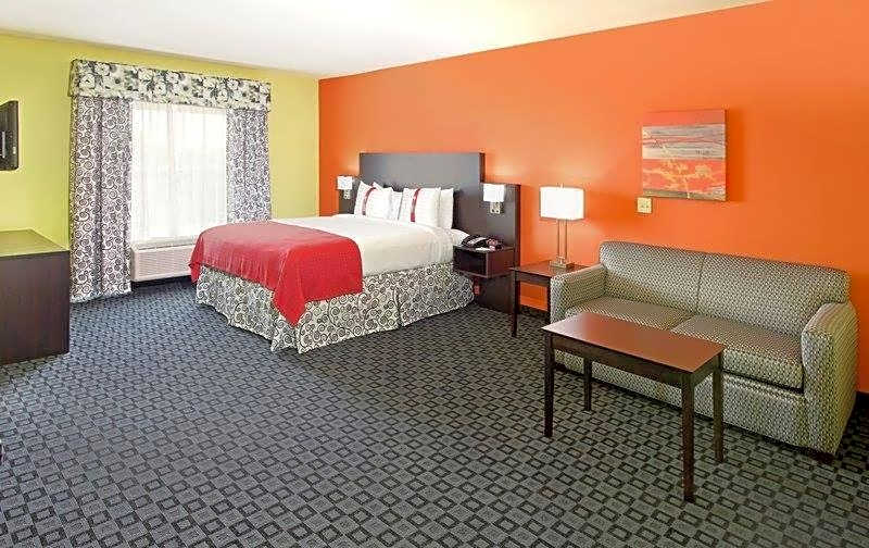 Holiday Inn Garland By IHG