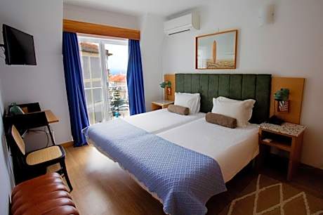 Double or Twin Room with Partial Sea View